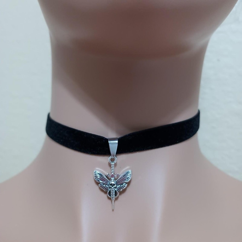 Gothic vampire moth butterfly skull - Picture 3 of 5